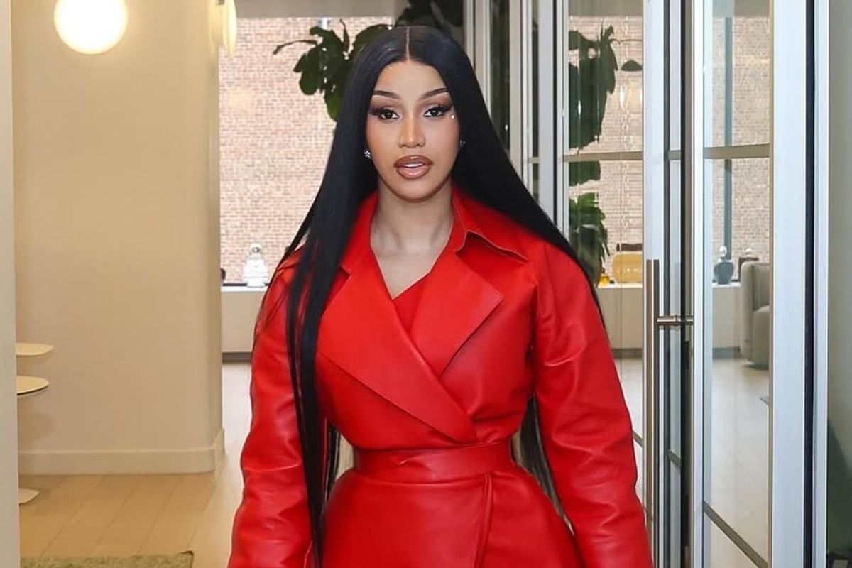 Lirik Lagu Outside  Cardi B