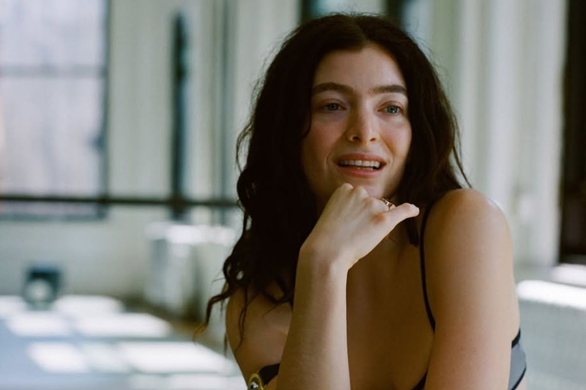 Lirik Lagu Current Affairs - Lorde