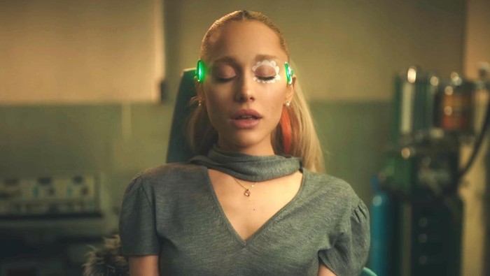 Lirik Lagu Ariana Grande We Can't Be Friends dengan Terjemahan dan Maknanya